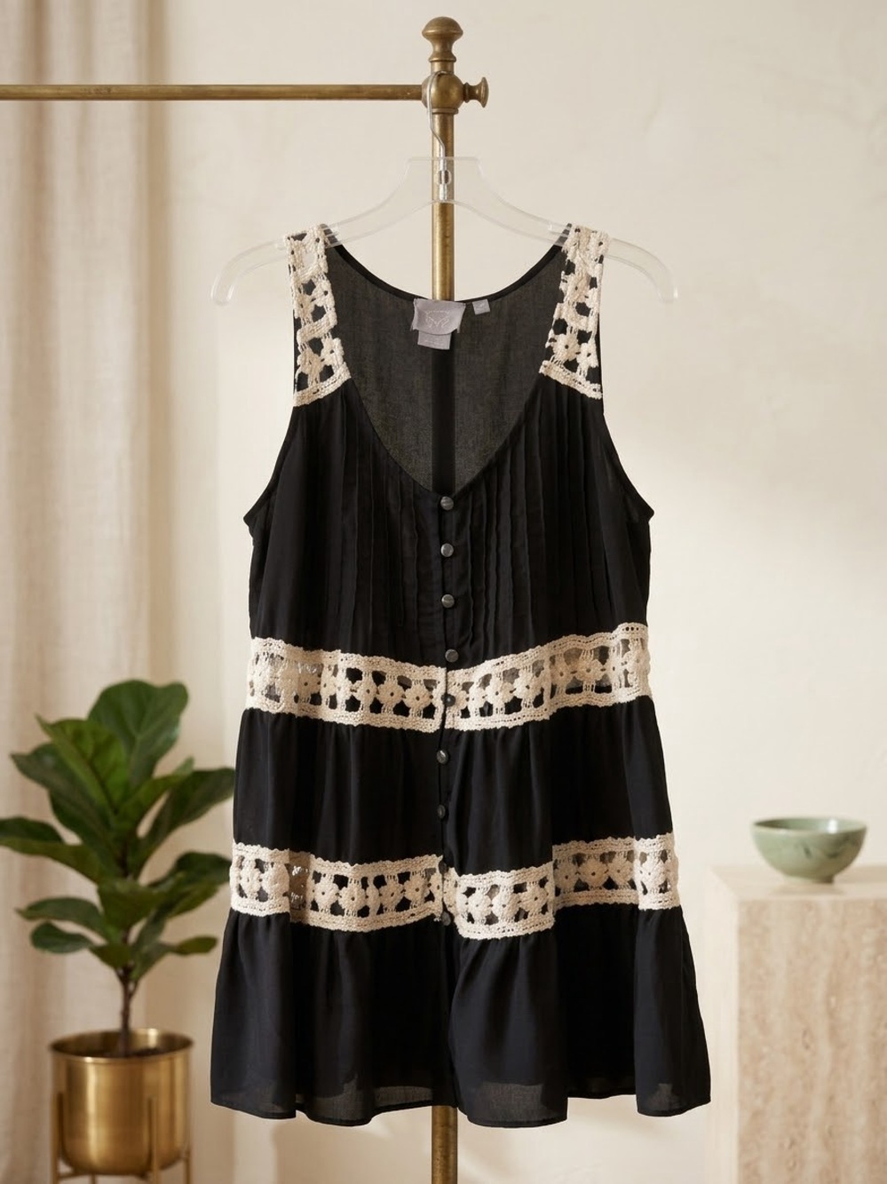 Vanessa Virgina Anthropologie black crochet lace sleeveless top - size 0